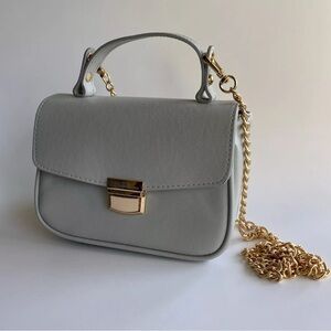 NWT/ Bella Russo Clutch bag w/ gold chain strap& logo clasp/ grey color 💼🩶